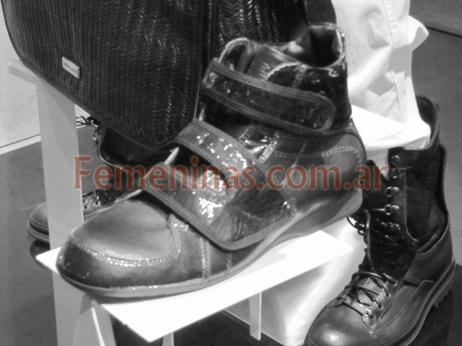 Armani zapatillas botitas negras charol